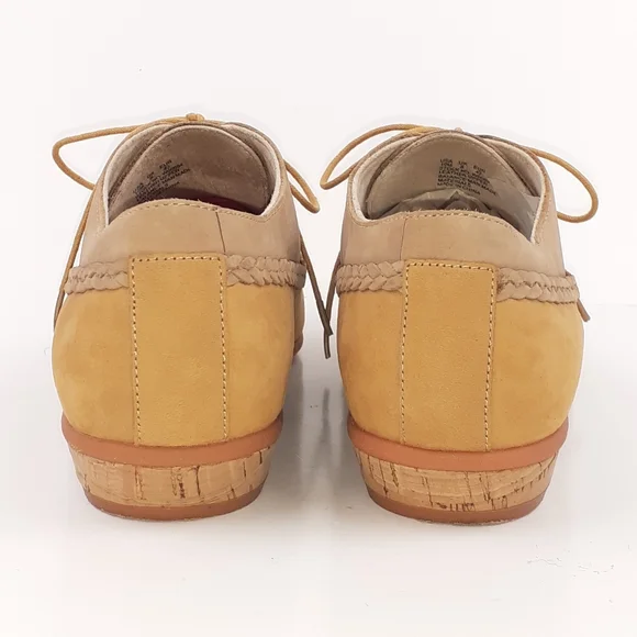 Wolverine Tan and Cream Flats - Picture 7 of 14